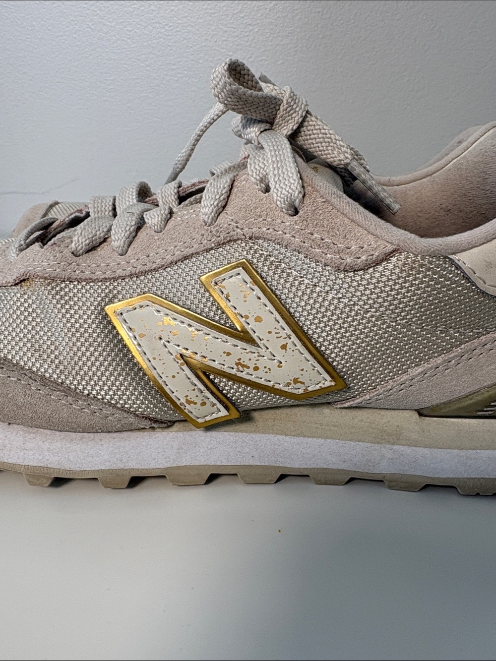 New Balance Beige and Gold Lace-Up Sneakers 7 Wide - Picture 7 of 12